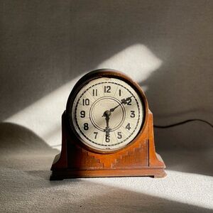 Antique E. Ingraham & Company wooden mantel clock